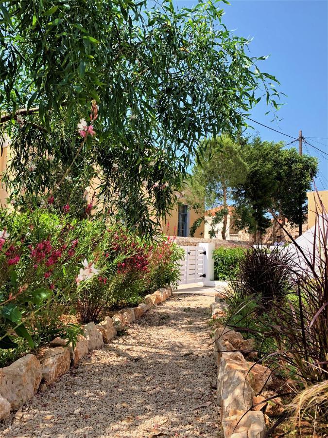 Villa Miranda Chalki Town ภายนอก รูปภาพ